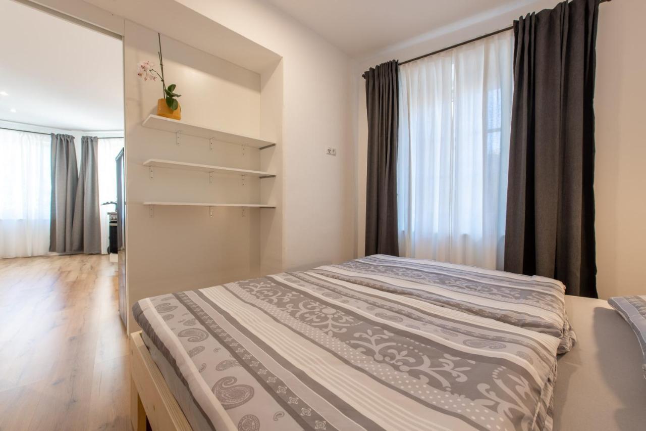 Heimat Living Like A Local Apartment Silandro Exterior foto